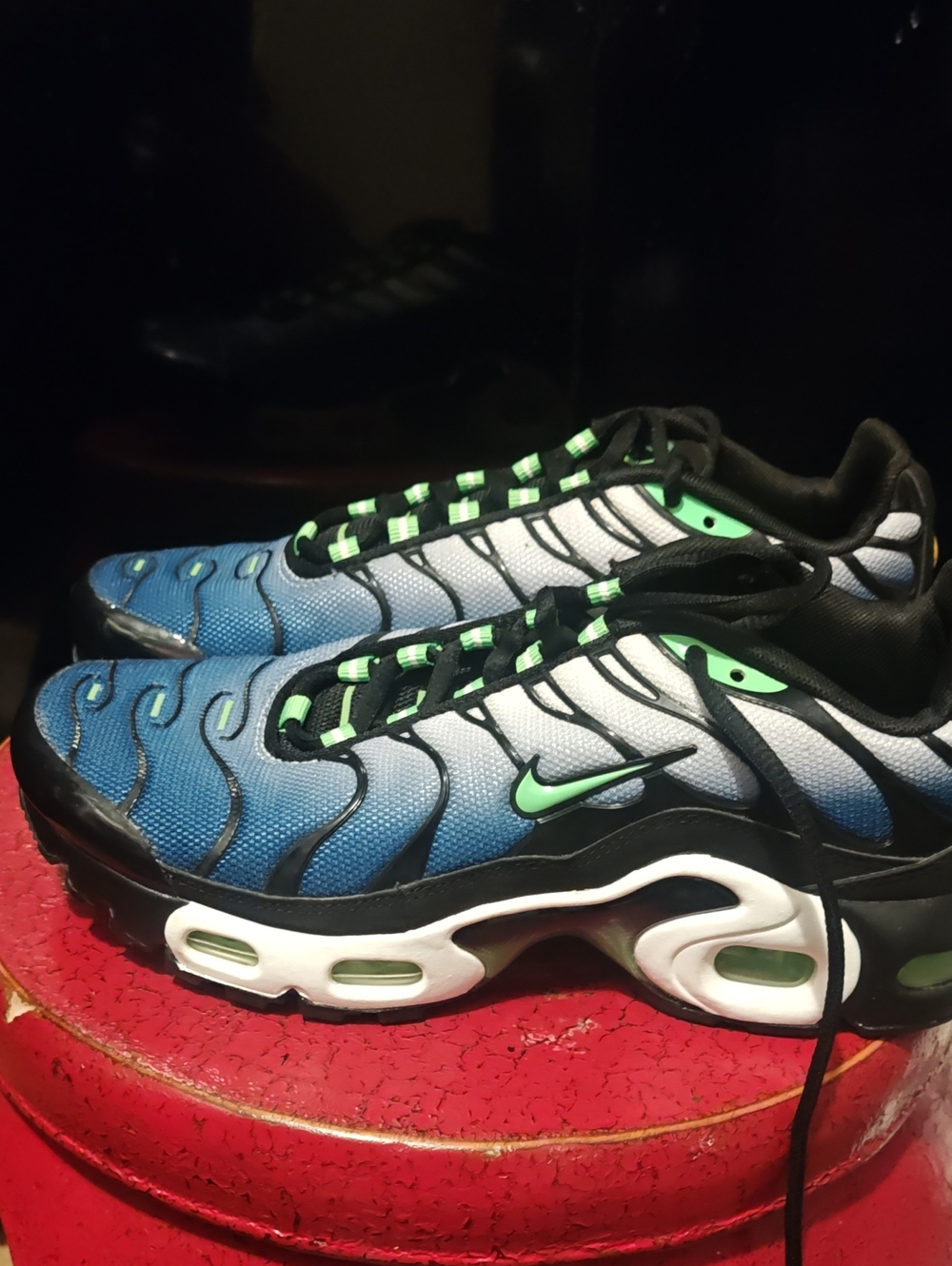 Rare Never Worn Nike Men’s Blue Gradient Sneakers with Green Accents
